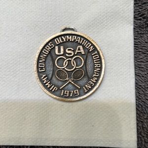 USA Olympathon Tournament Jimmy Connors 1979 medallion metal used